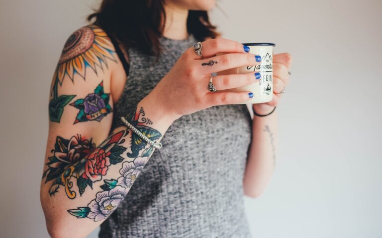 Cómo los tatuajes impactan en nuestro sistema de defensa: un misterio por descubrir.