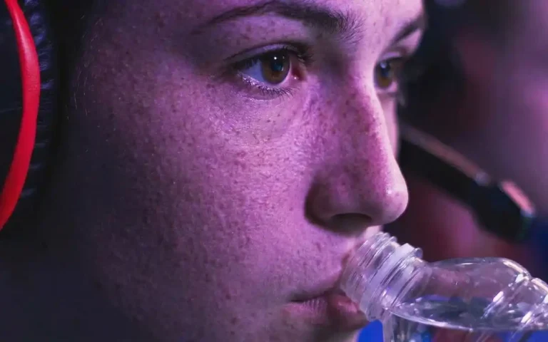 Descubre la bebida que potencia la concentración en maratones de gaming.